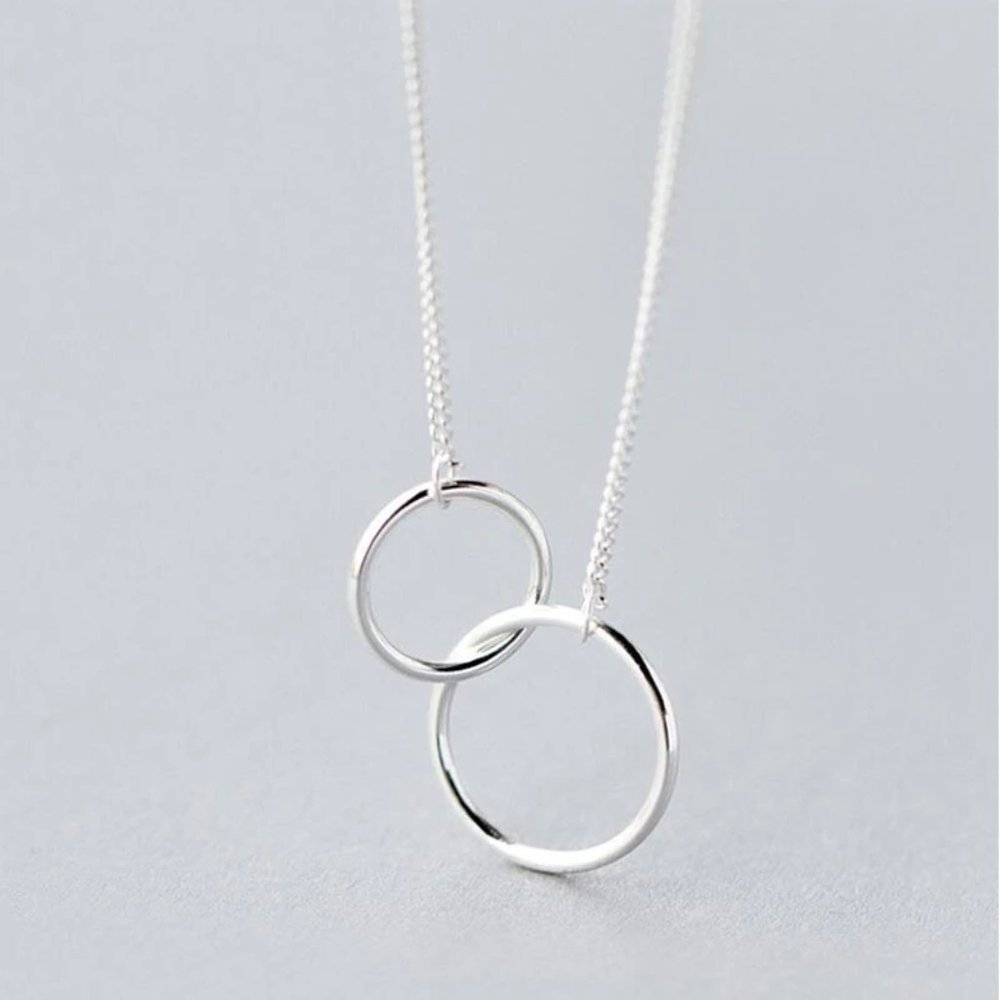 NEW Silver Simple Interlock Circle Necklace - Picture 2 of 4